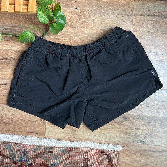 Patagonia barely baggies black - Picture 1 of 5